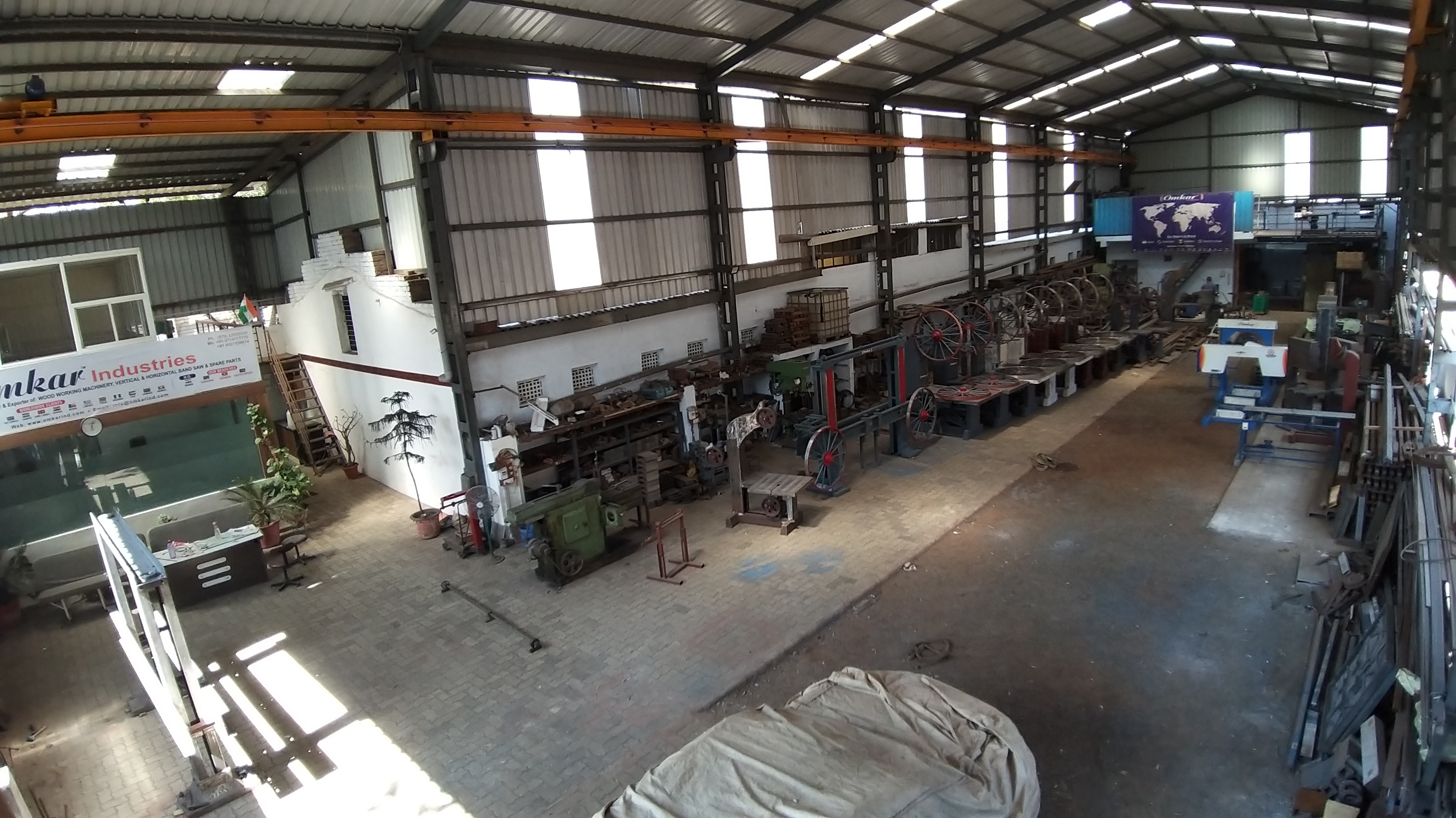 Vertical Band Saw Machine - Power: Electric