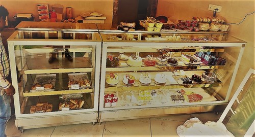 Cake Display Counter - Stainless Steel, 6ft x 3ft x 4ft | 3 Shelves, Compressor Refrigeration, Digital Temperature Control, 150kg Weight, 1.5kW Power Consumption