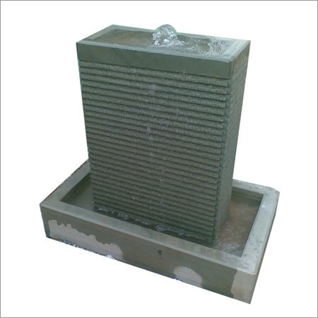 आधुनिक कला और धार्मिक स्तंभ फव्वारे