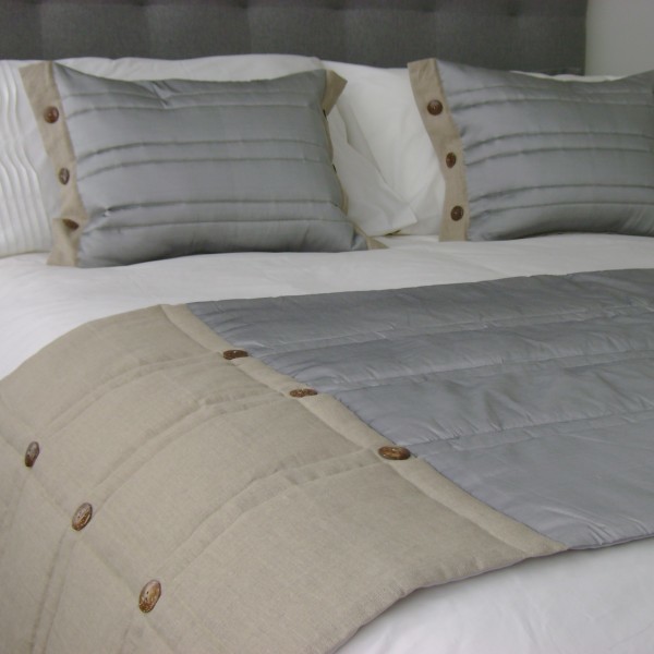 Bed Runners - Cotton, 18x72 Inches, Pink | Machine Washable, 200 Thread Count, Embroidered