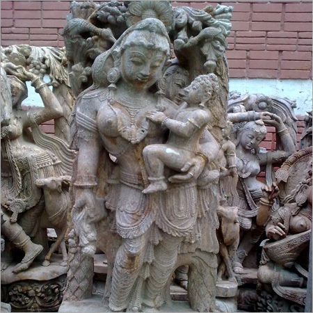 प्लेन मदर चाइल्ड स्टैच्यू