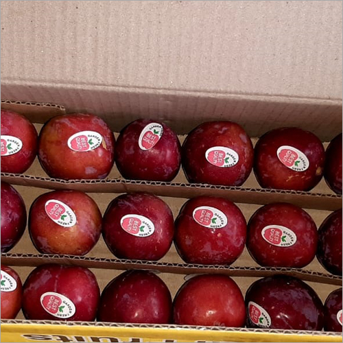 Red Apple - Organic Whole Fruit | Fresh Variety Natural Size & Shape Sweet Flavor Ideal For Desserts Juices And Salads