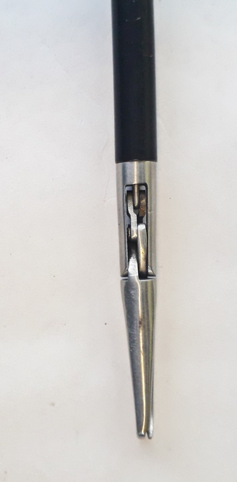 Laparoscopy Monopolar Tenaculam Forcep Dimension(l*w*h): 12x4 Inch (In)