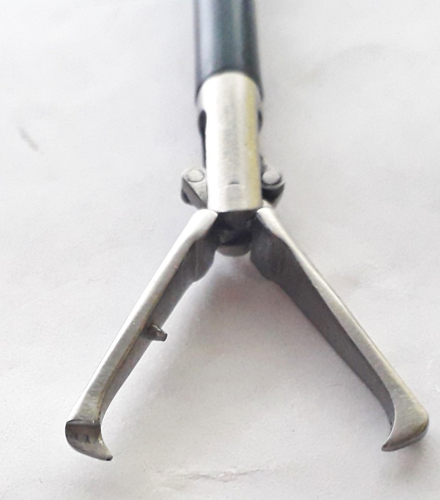 Laparoscopy Monopolar Tenaculam Forcep Dimension(l*w*h): 12x4 Inch (In)