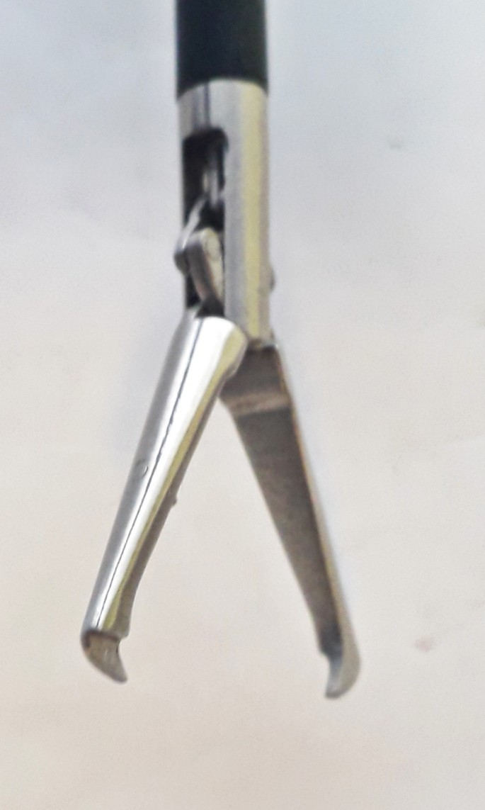 Laparoscopy Monopolar Tenaculam Forcep Dimension(l*w*h): 12x4 Inch (In)