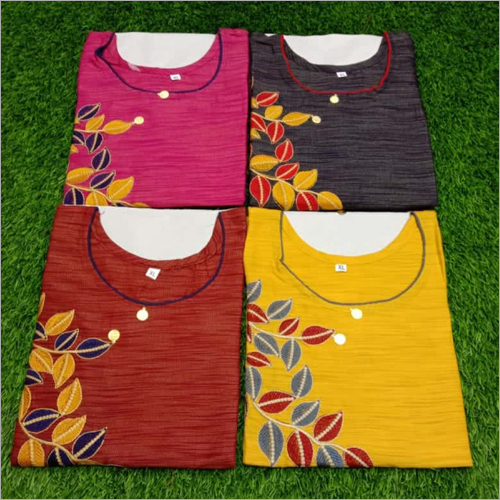 विभिन्न रंगों में उपलब्ध रेयॉन एम्ब्रॉयडरी कुर्ती