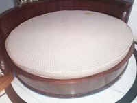 इको फ्रेंडली रिवर्स कोर राउंड नेचुरल लेटेक्स मैट्रेस