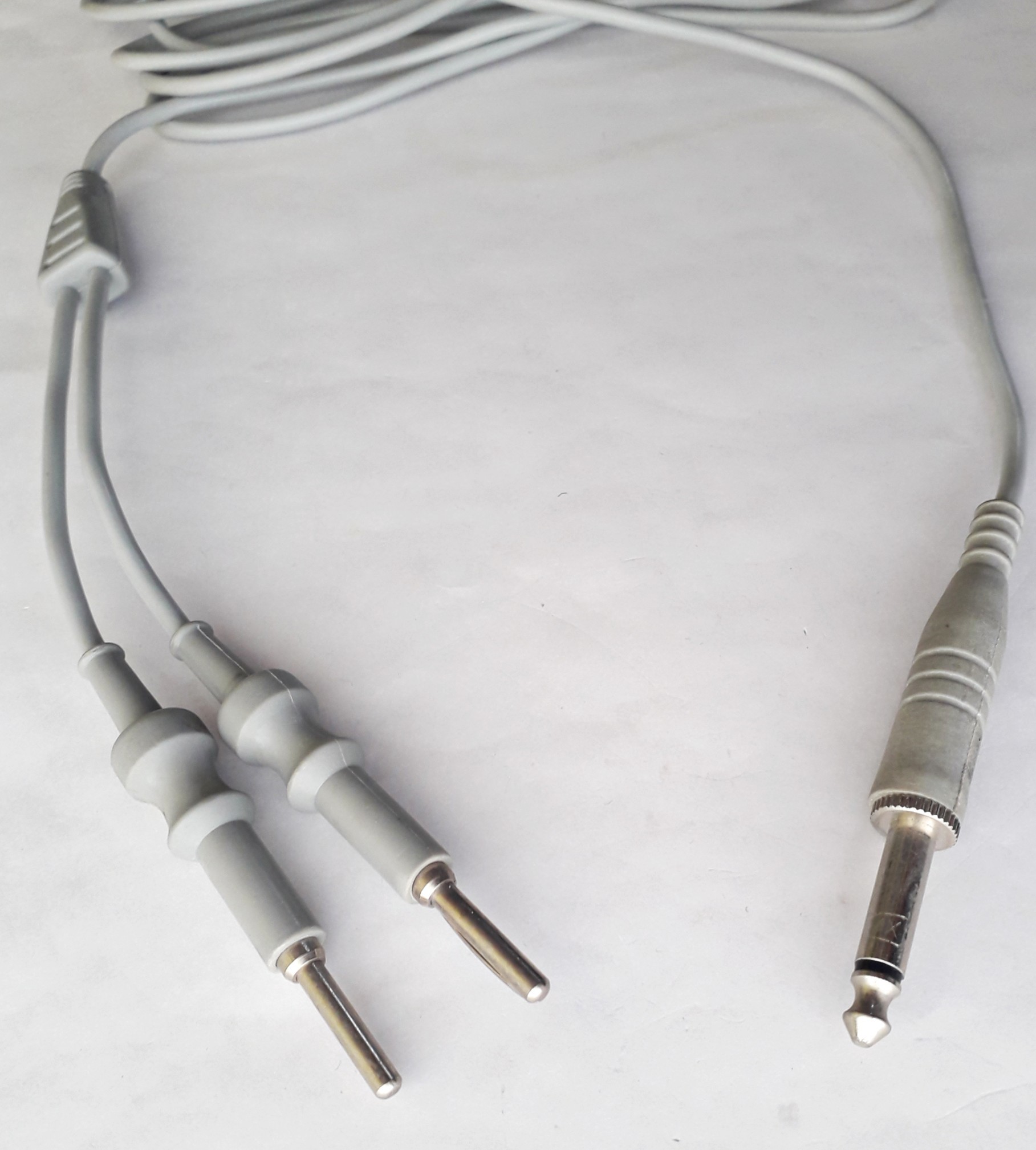 L & T Patient Plate Cable Cord - 16/0.12mmx2core, 3mmx5mm Grey Silicone Rubber Insulated Atc Cable | Reusable Autoclavable 1x2 Jack Pin, Ideal For Surgical Applications In Hospitals