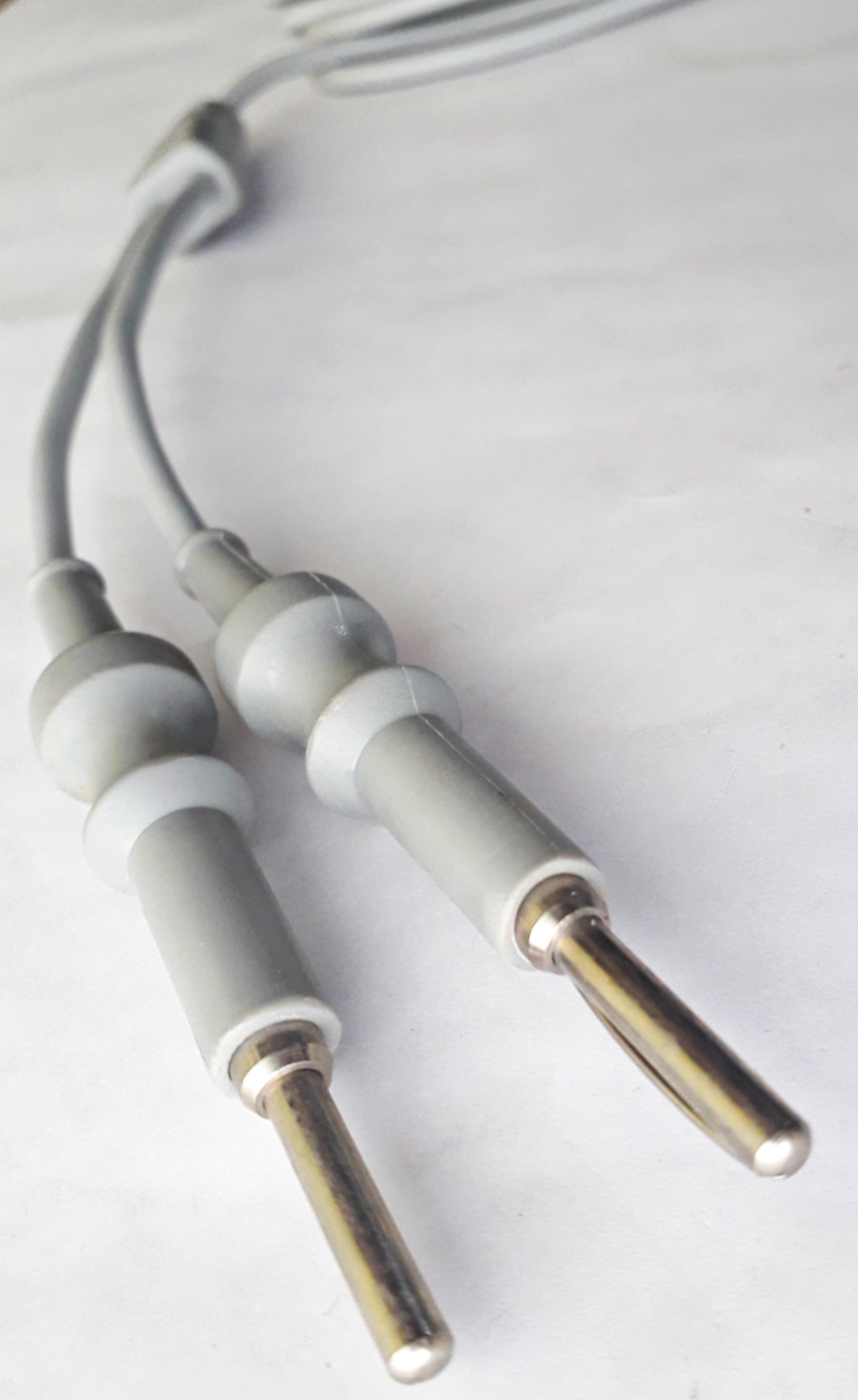 L & T Patient Plate Cable Cord - 16/0.12mmx2core, 3mmx5mm Grey Silicone Rubber Insulated Atc Cable | Reusable Autoclavable 1x2 Jack Pin, Ideal For Surgical Applications In Hospitals