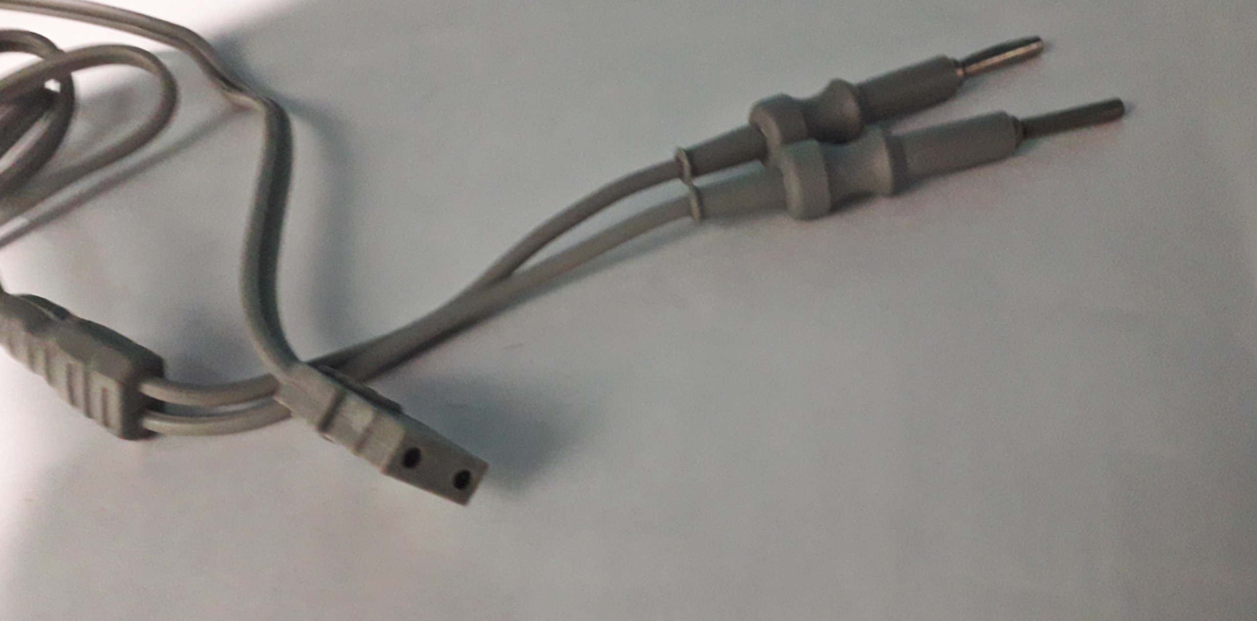Valley Lab Patient Plate Cable - 16/0.12mmx2core Size 3mmx5mm | Grey Silicon Rubber Insulated Reusable/autoclavable For Hospitals And Clinics