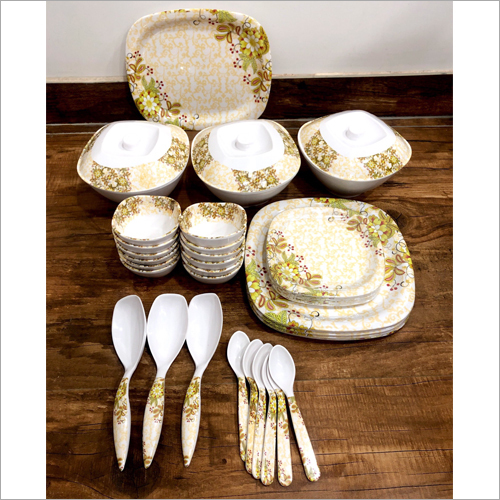 रॉयल डाइनिंग सेट