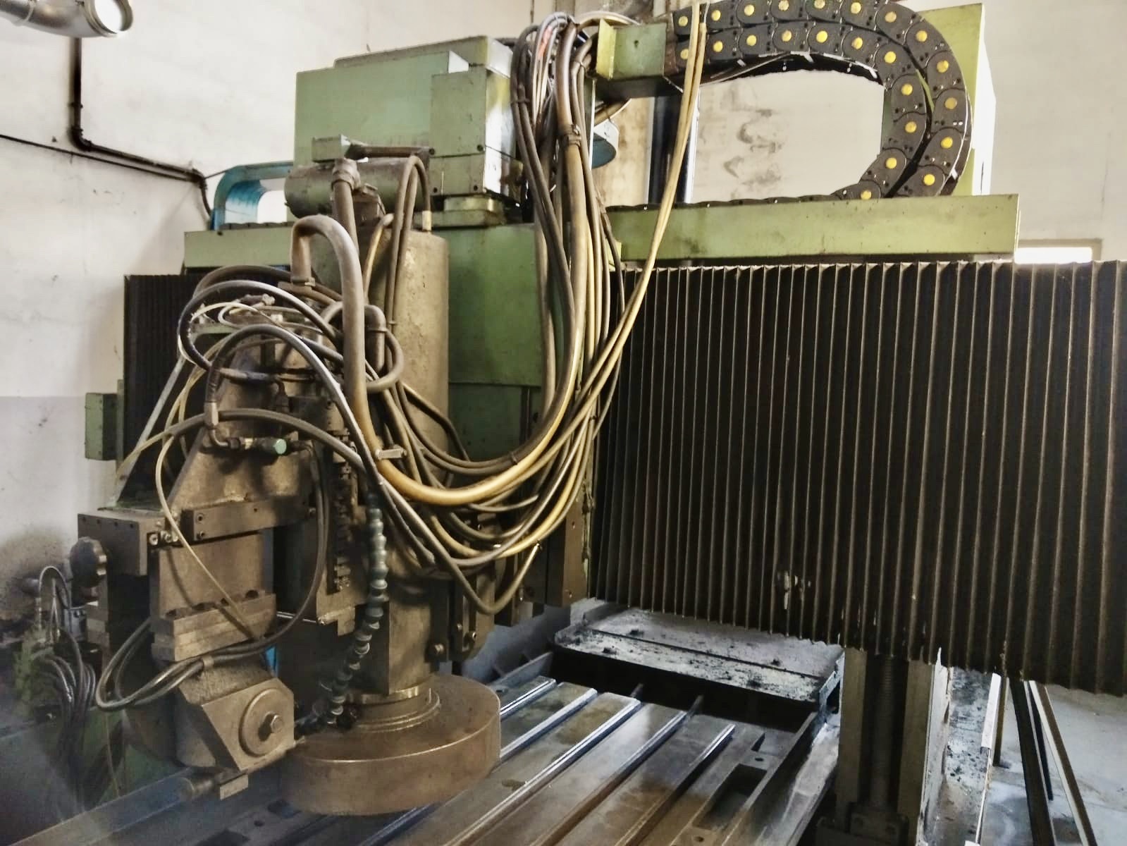 Green Double Column Surface Grinder, Favretto - Rtc 3. With Plc.