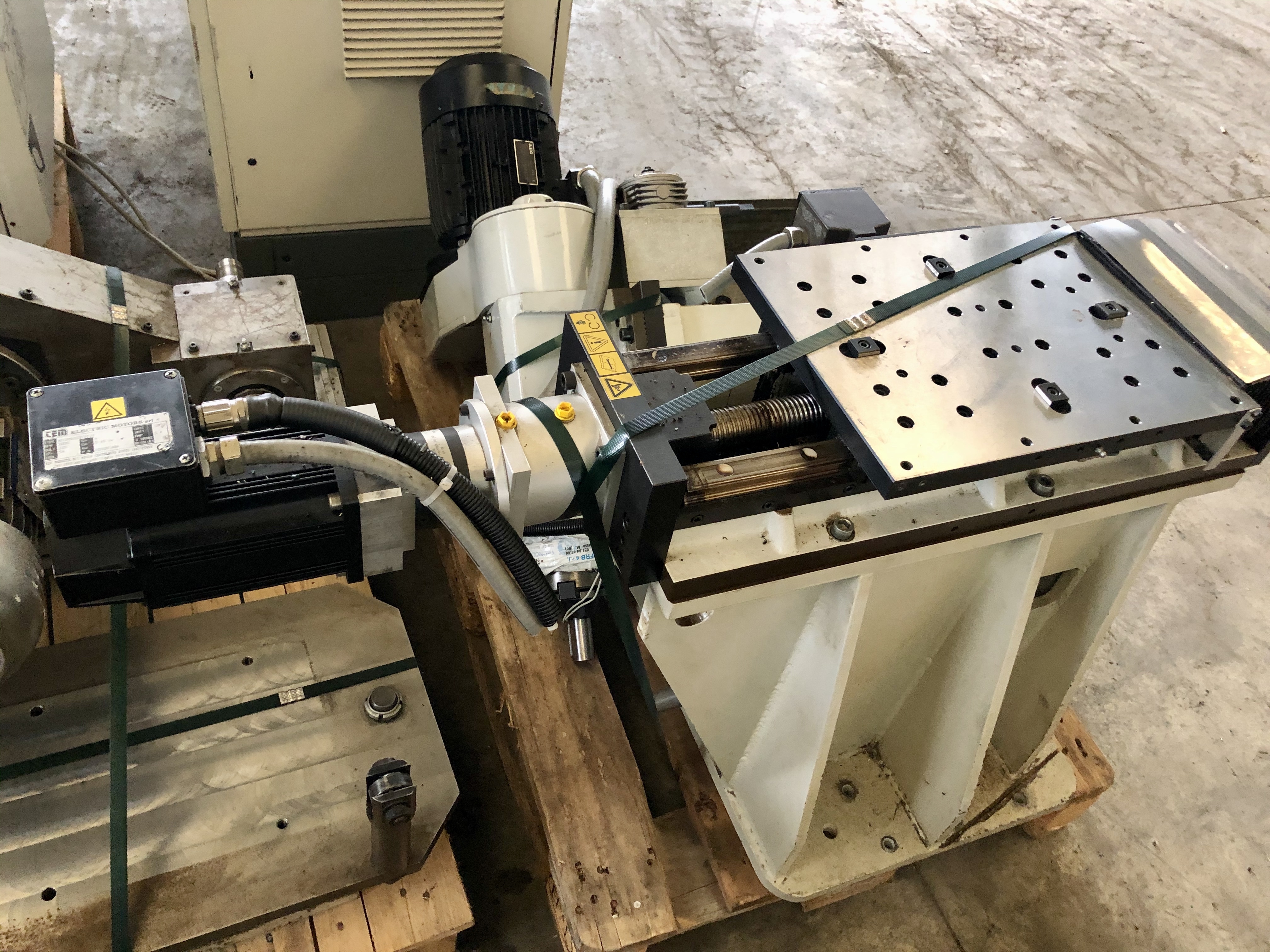 White Transfer Machine With Fibrotakt Rotary Indexing Table And Robot - Atom 10.