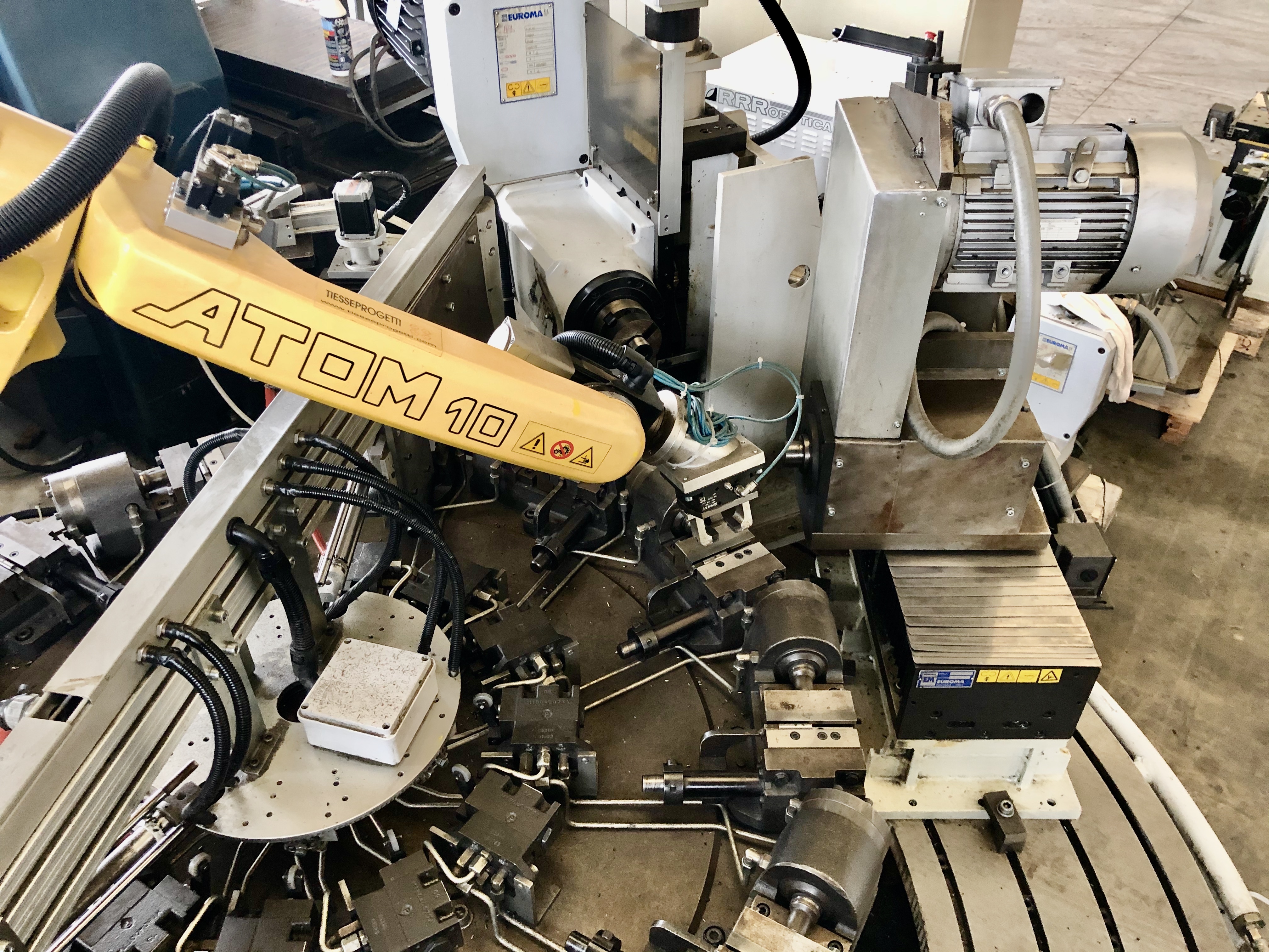 White Transfer Machine With Fibrotakt Rotary Indexing Table And Robot - Atom 10.