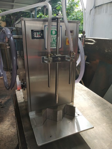 सिल्वर सेमी ऑटोमैटिक बॉटल फिलिंग मशीन