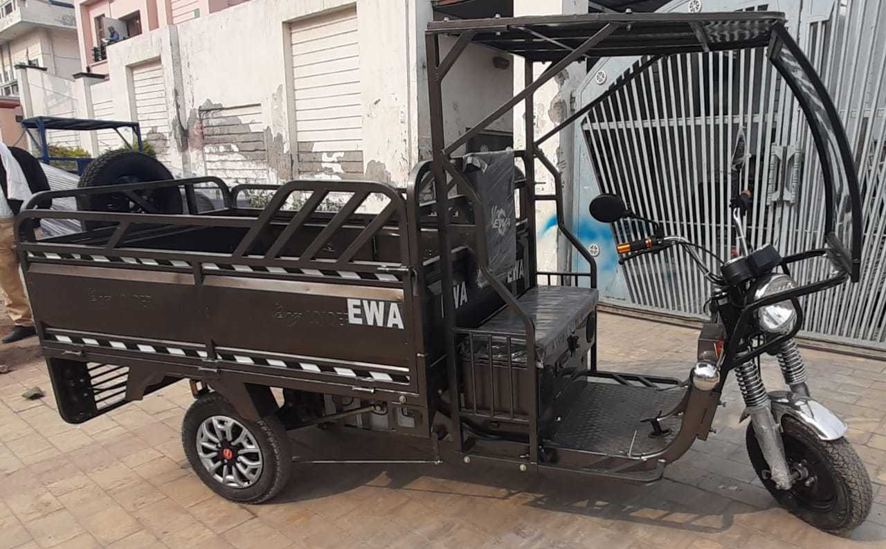 Loading Electric Rickshaw Displacement: 2798 X 1340 X 997