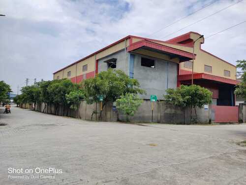 स्टील प्री इंजीनियर बिल्डिंग