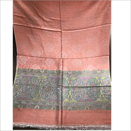 जैक्वार्ड कानी बॉर्डर शॉल पर सिल्की मोडल