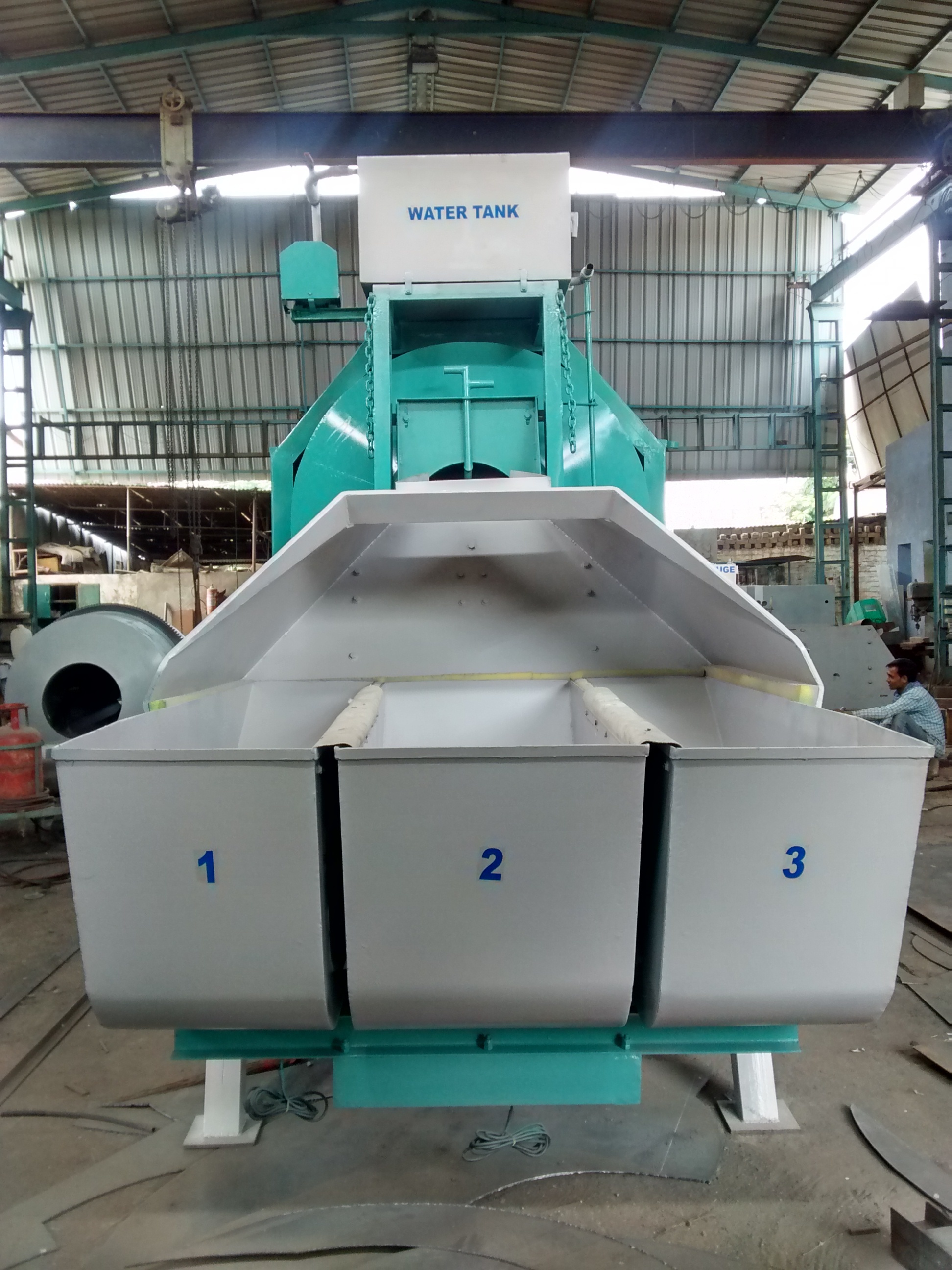 Reversible Mixer Machine - 1050 Litre Capacity, Steel Material, 15.0 Hp Ac Motor, Manual Control System, Easy To Operate, 3 Bin Compartment For Weighing System, Heavy Wheel Plates, Vibrating Motor For Hopper, Self Lubrication Pump