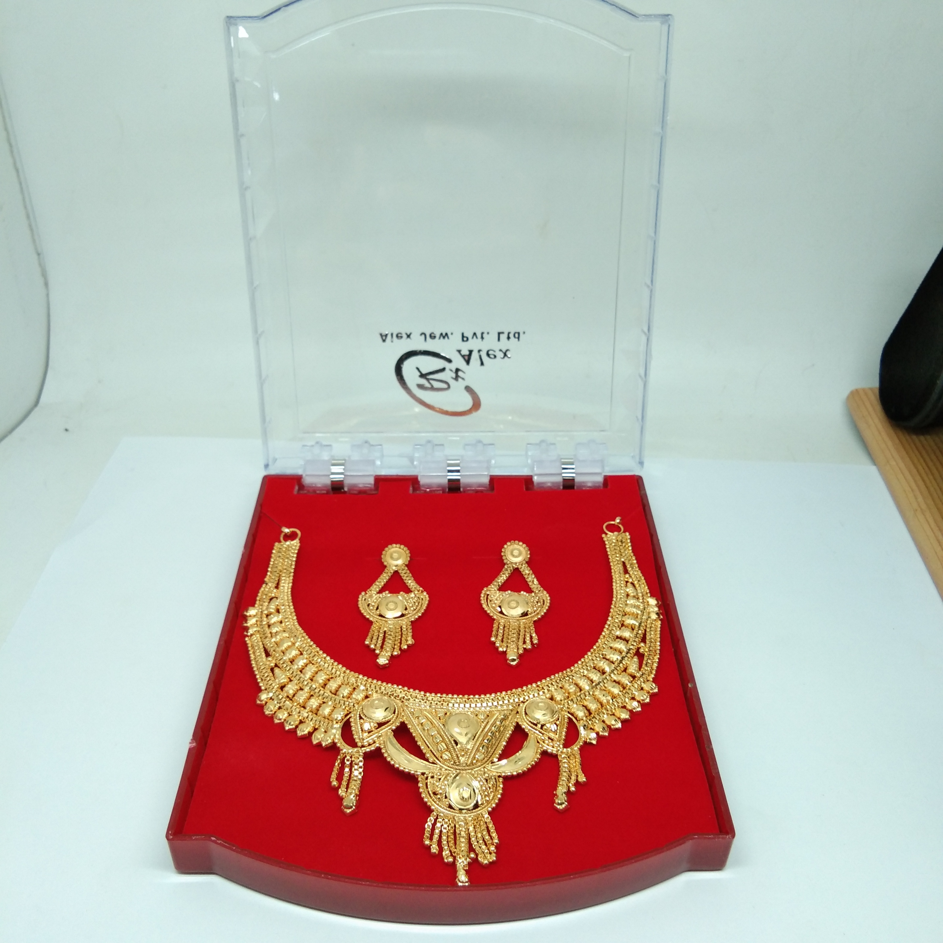 Gold Latest New Design Golden Color Necklace Set