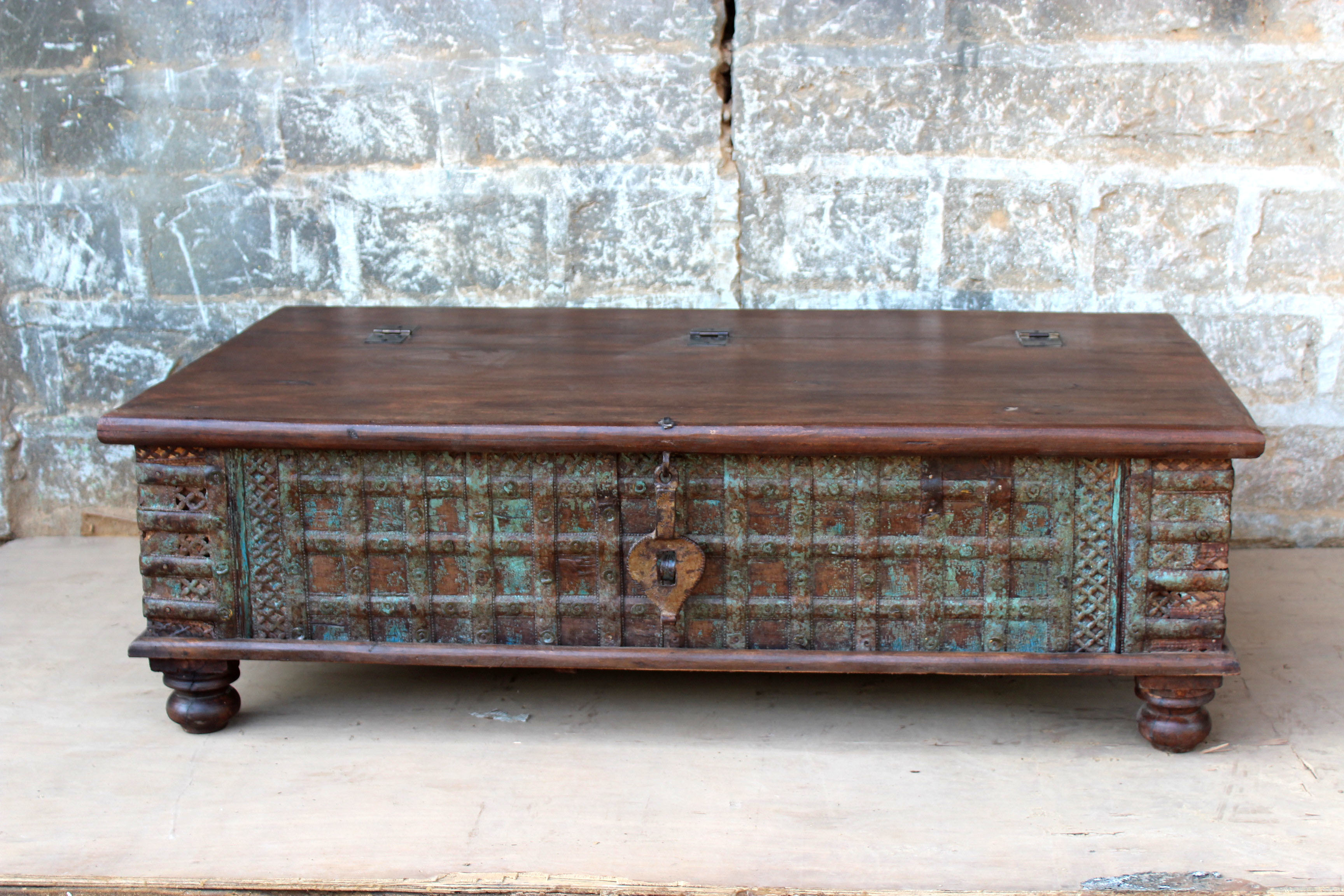 Pitara Coffee Table Size: 50x29x18