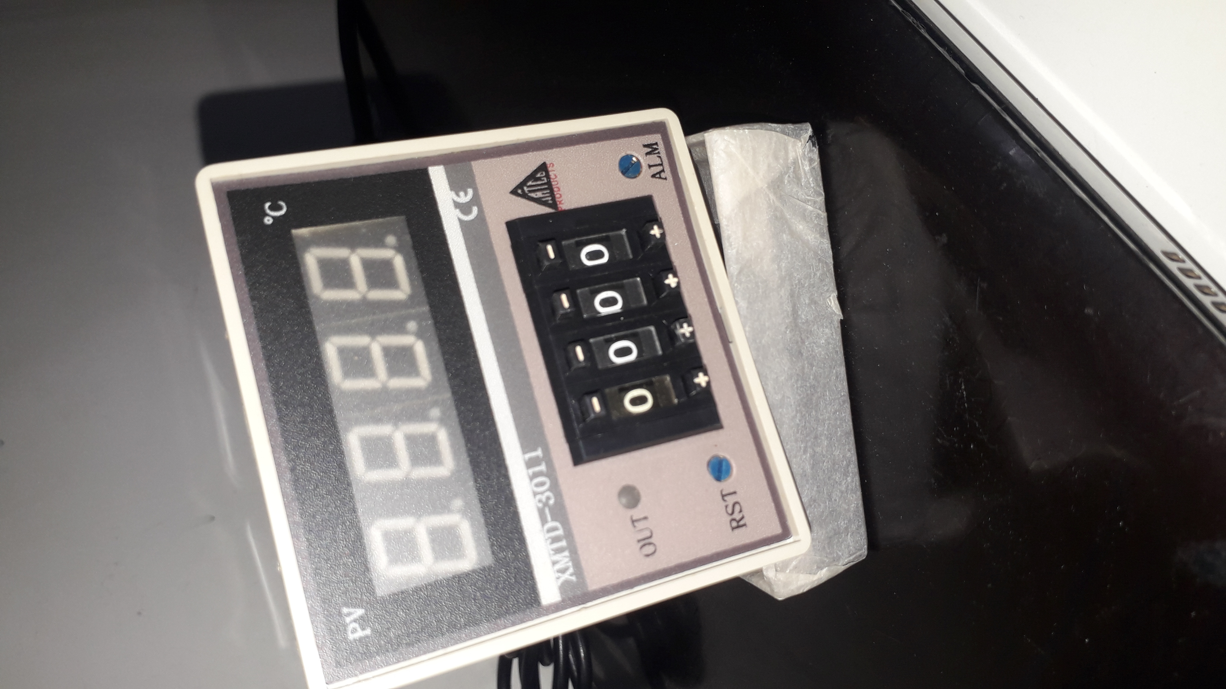 Temperature Indicating Controller Xmtd-3011