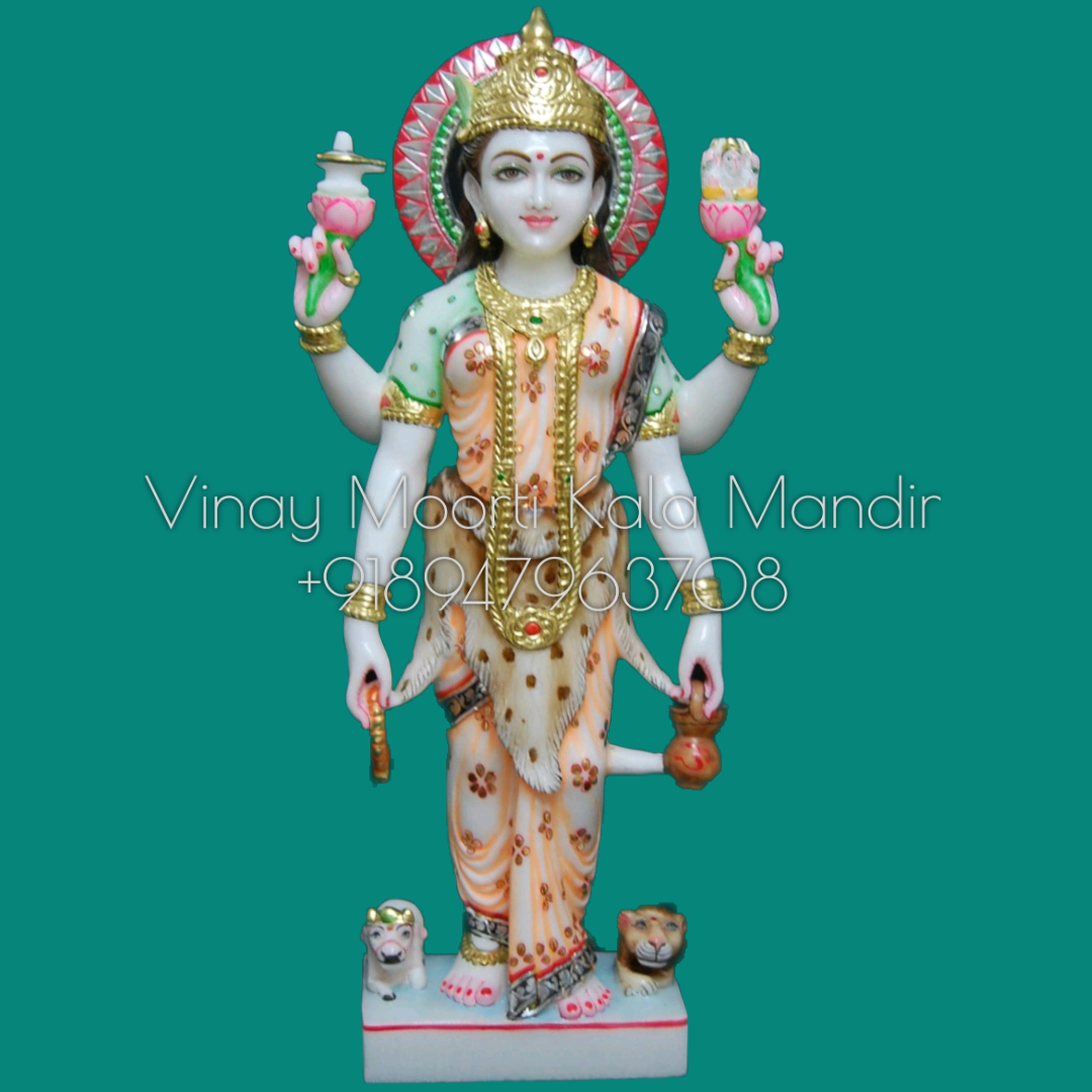 पार्वती संगमरमर की मूर्ति पर नक्काशी