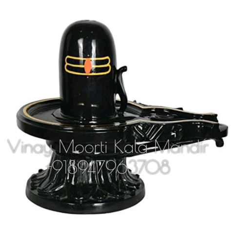 काले संगमरमर की शिवलिंग प्रतिमा पर नक्काशी