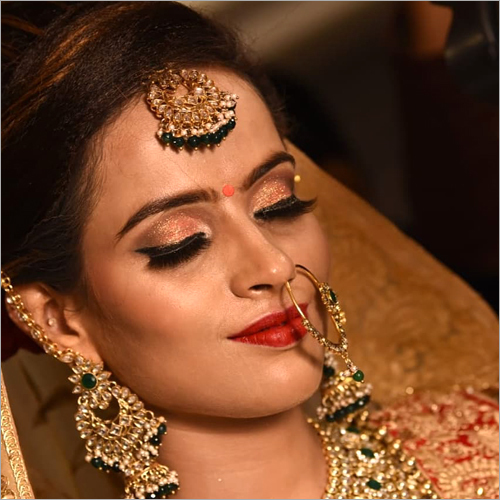 प्रोफेशनल ब्राइडल मेकअप सर्विसेज