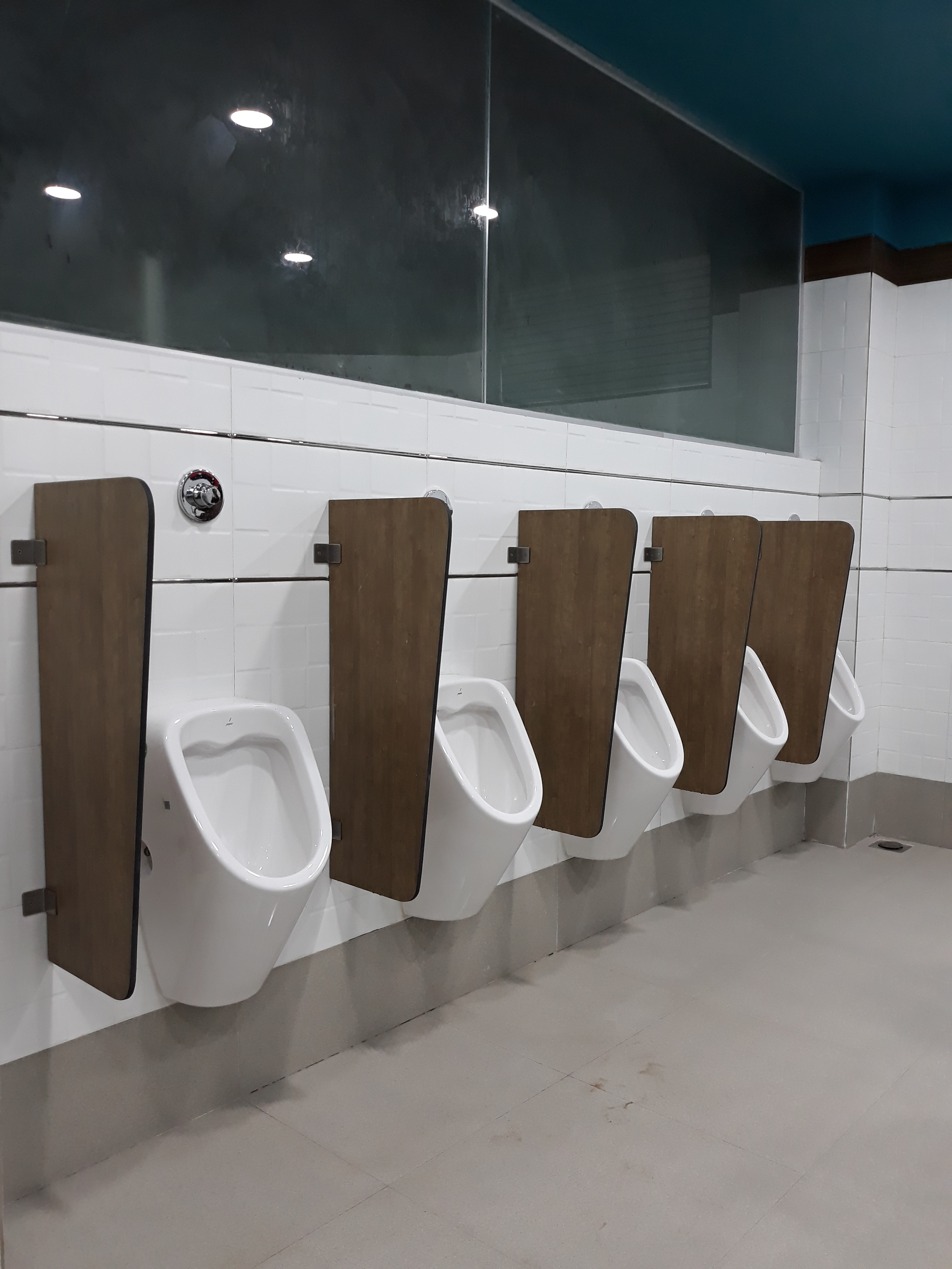 Hpl Urinal Partition - Chamfer Size: 400 X 900mm