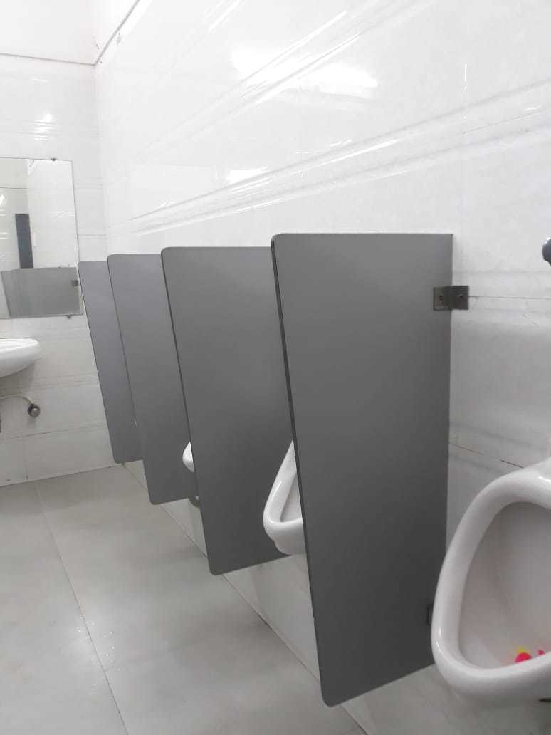 Hpl Urinal Partition - Chamfer Size: 400 X 900mm