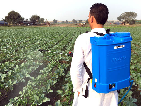 Sprayer 2 In 1 ( Manual & Battery ) Capacity: 18ltr Tank T/hr