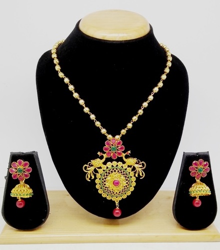 आकर्षक सरल डिजाइन पेंडेंट सेट (हरा और गुलाबी)