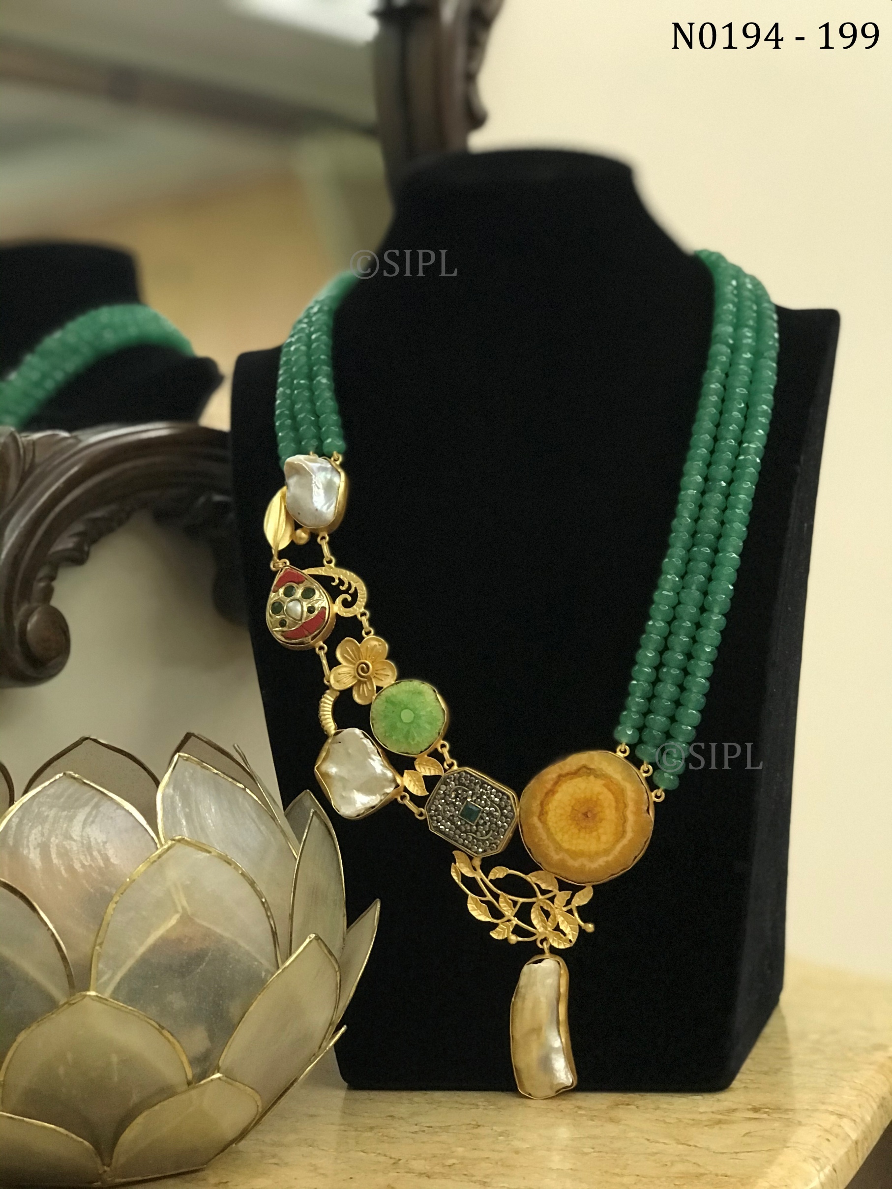 Contemporary Handmade Necklace In Natural Baroque Gender: Women