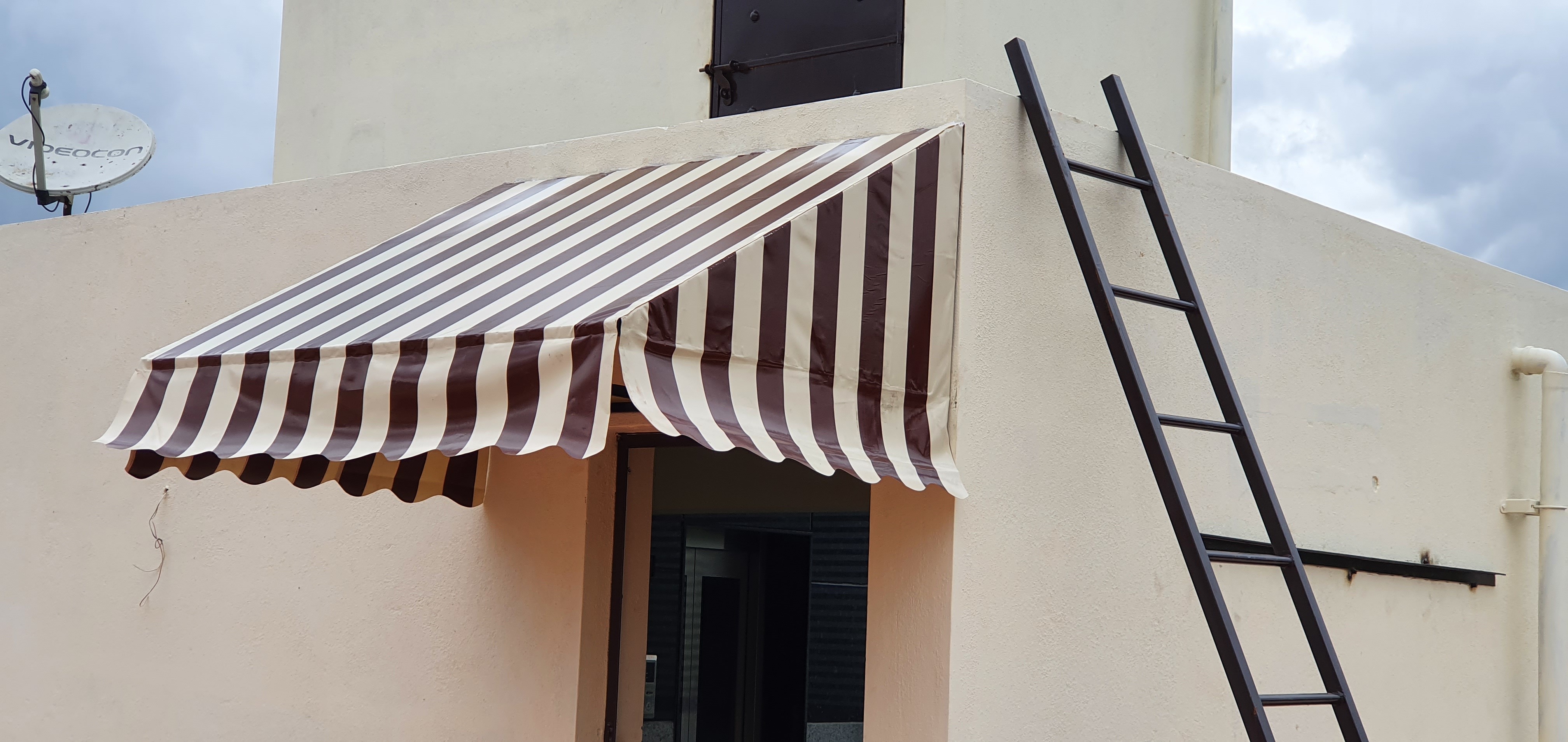 Window Canopy Capacity: 5+ Person