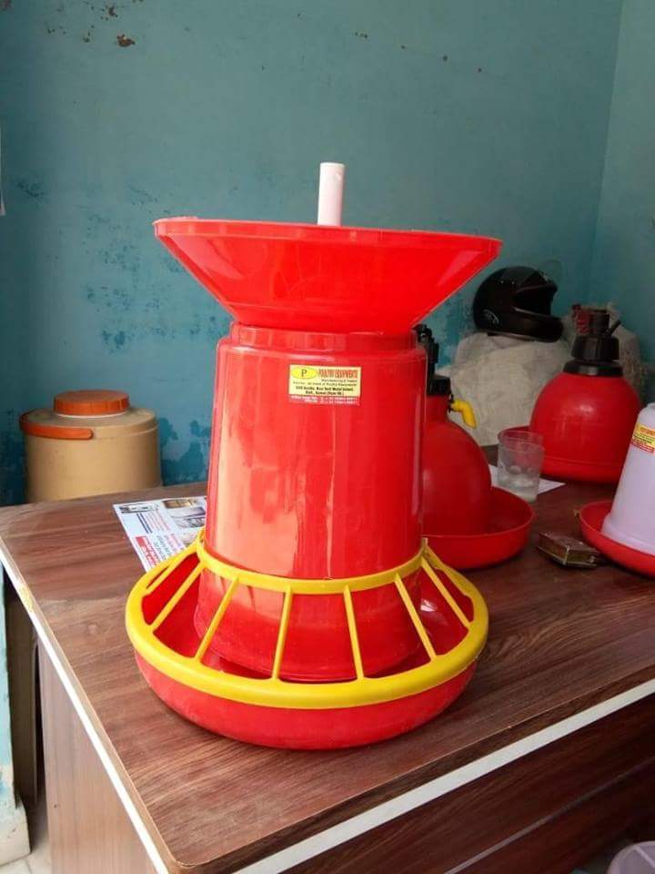 Automatic Plastic Feeder - 8 Kg Capacity, 230 Mm Pan Diameter, 270 Mm Height | Red Color, Designed For Chicks, Features Grill And Cone