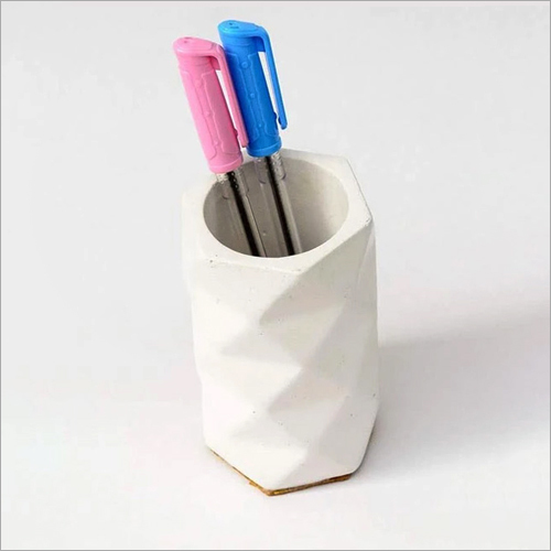 Brown Clay Pen Stand