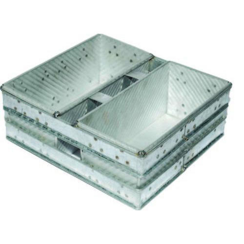 ब्रेड़ मोल्ड जिसमें कपड़े से लिपटा स्ट्रिप है