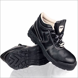 Industrial Safety Shoes - Leather Upper, Pvc Outsole | Black Color, Water And Heat Resistant, Comfortable Fit For Men