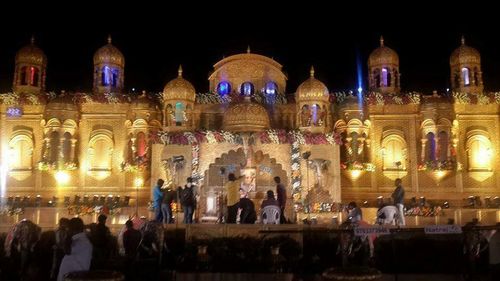 ग्राहक की पसंद के अनुसार वेडिंग स्टेज