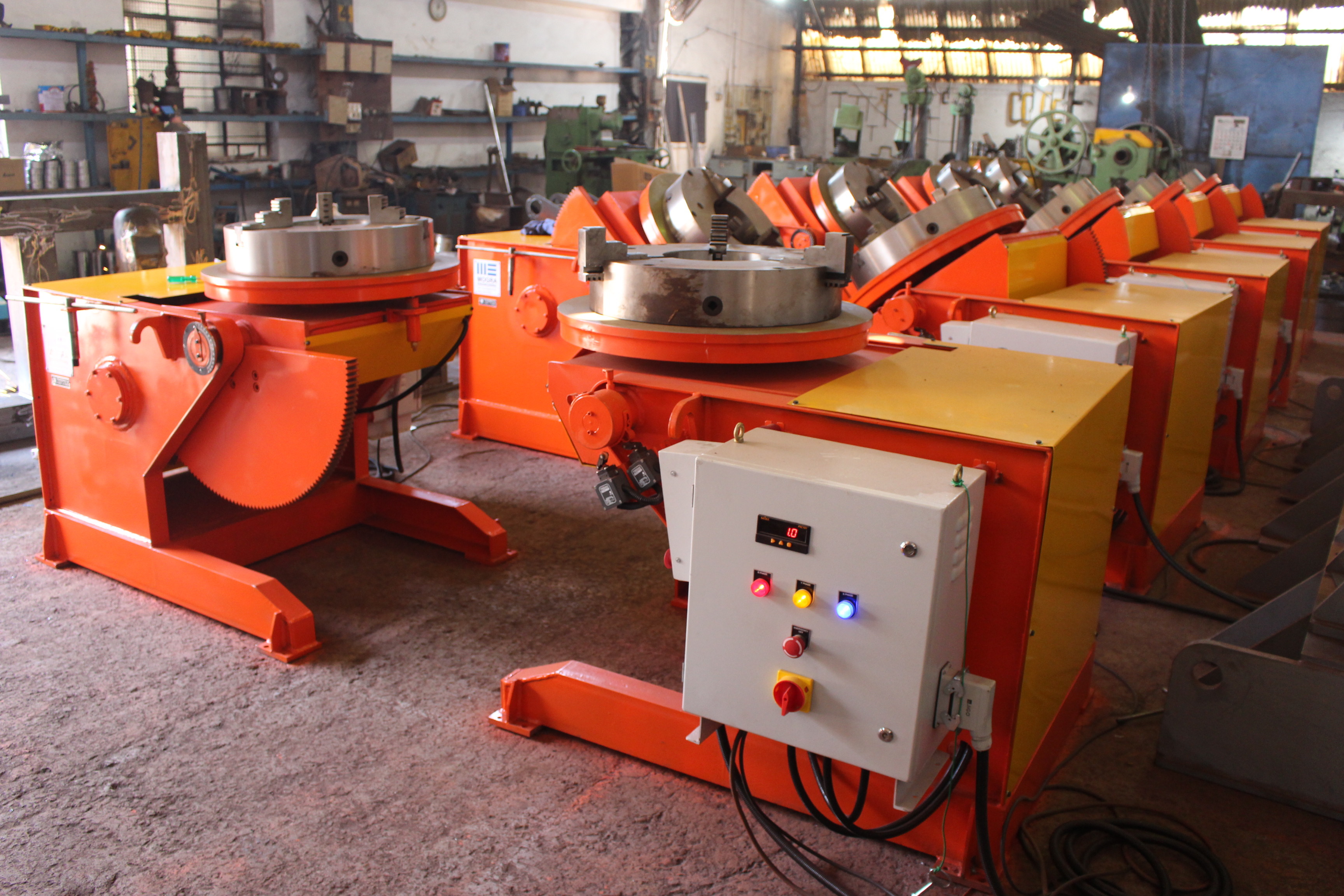 Welding Positioner - 1000 Kg Capacity, 770 Mm Height, 1000 Mm Length, 850 Mm Width | 0-135â° Tilt Range, 0.5 Hp Motor, Durable Orange Finish