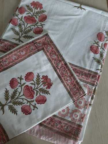 व्हाइट हैंड ब्लॉक प्रिंटेड बेडशीट
