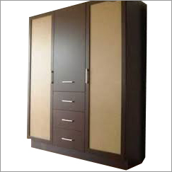 लकड़ी की अलमारी