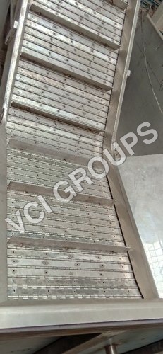 Industrial Chip Conveyor Load Capacity: 100 Kg Per Meter  Kilograms (Kg)