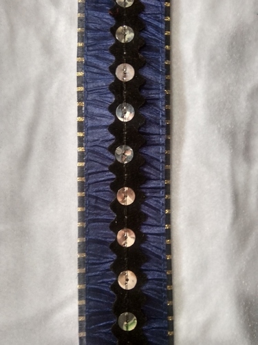 ब्लैक-पिंक सिवन मार्च लेस