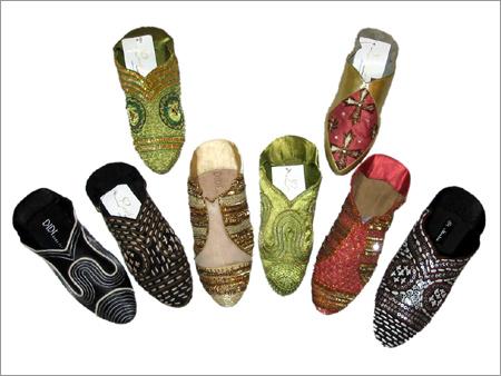 चमड़े के चप्पल और स्लीपर