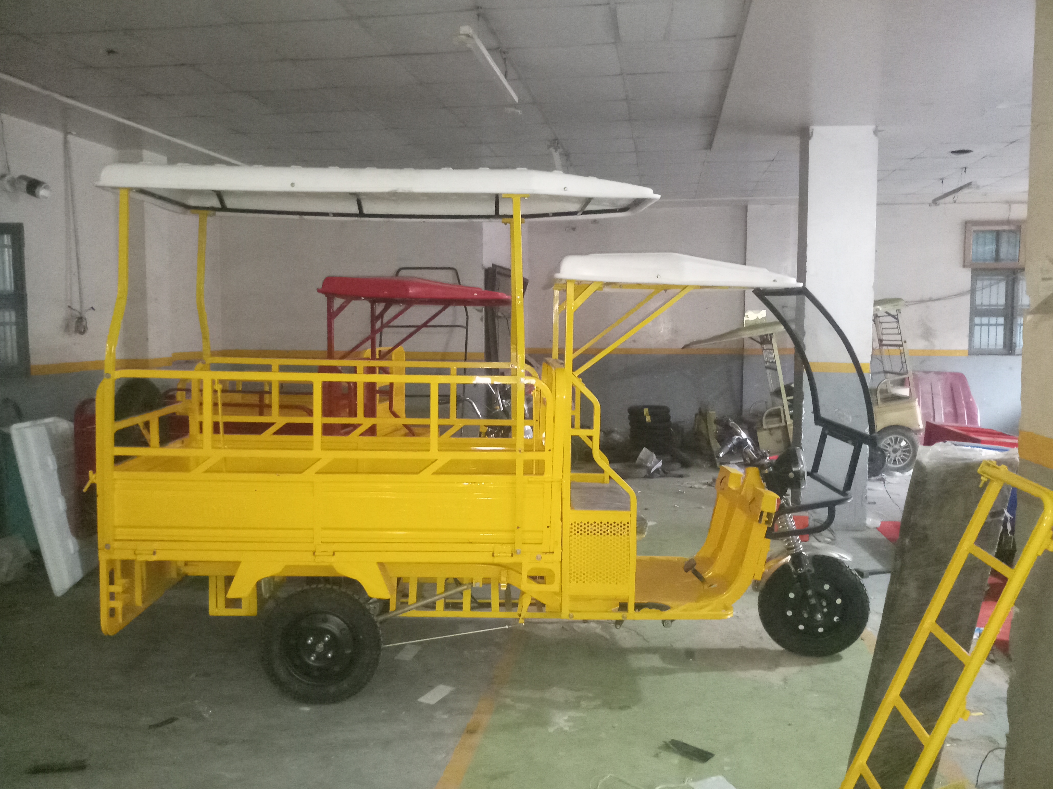 Loading Rickshaw Displacement: L 2798 X W 997 X B 1340