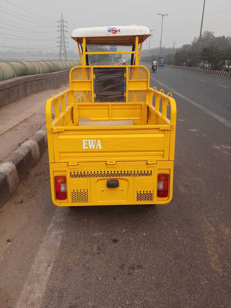 Loading Rickshaw Displacement: L 2798 X W 997 X B 1340