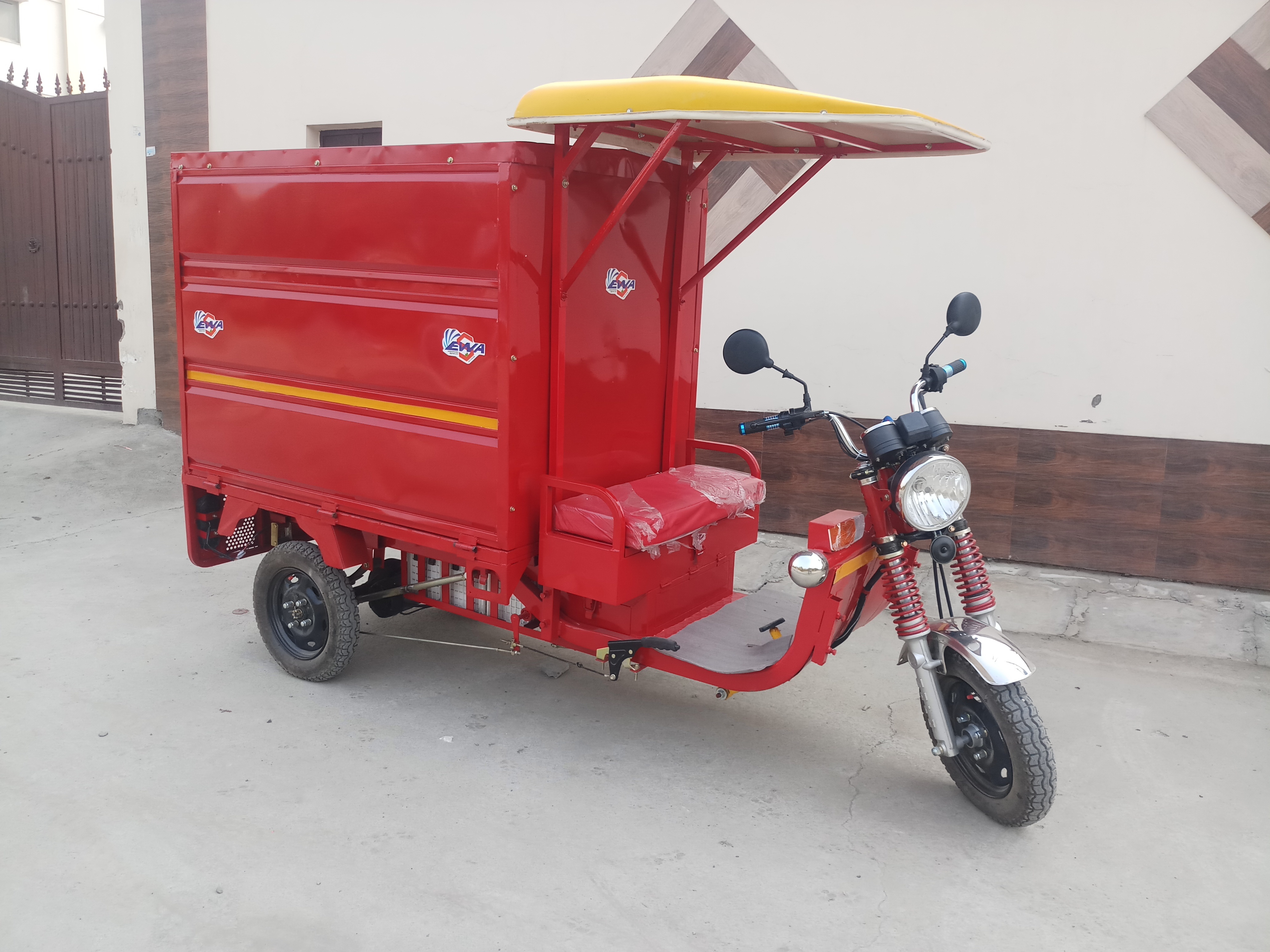 Cargo E Rickshaw