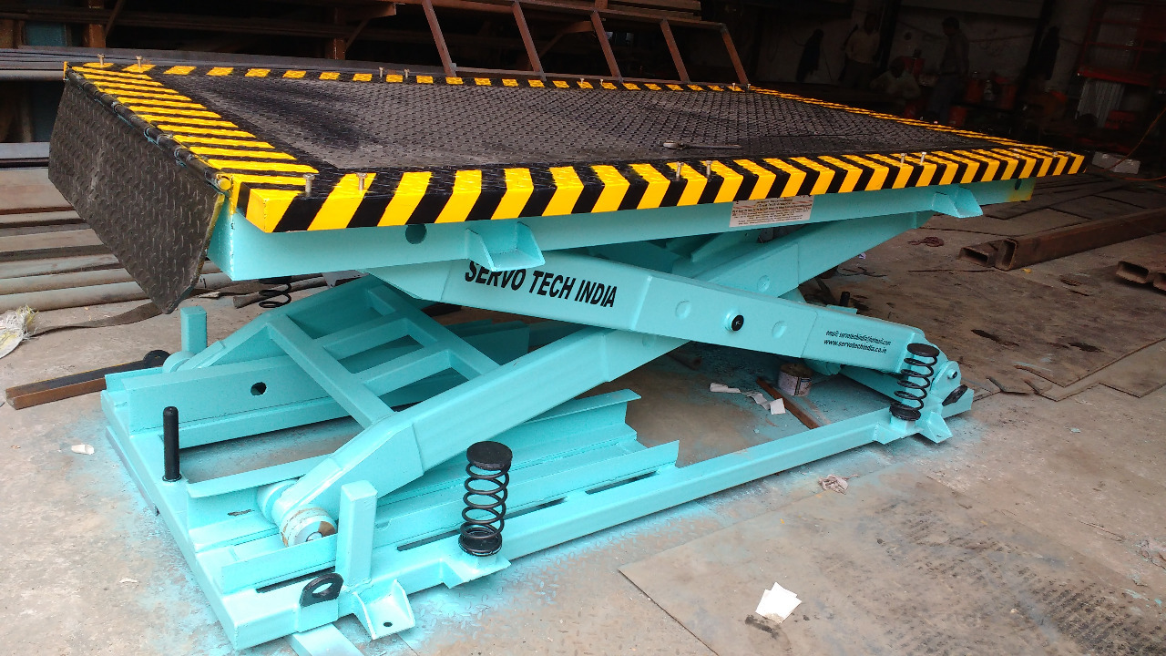 Goods Loading Unloading Lift